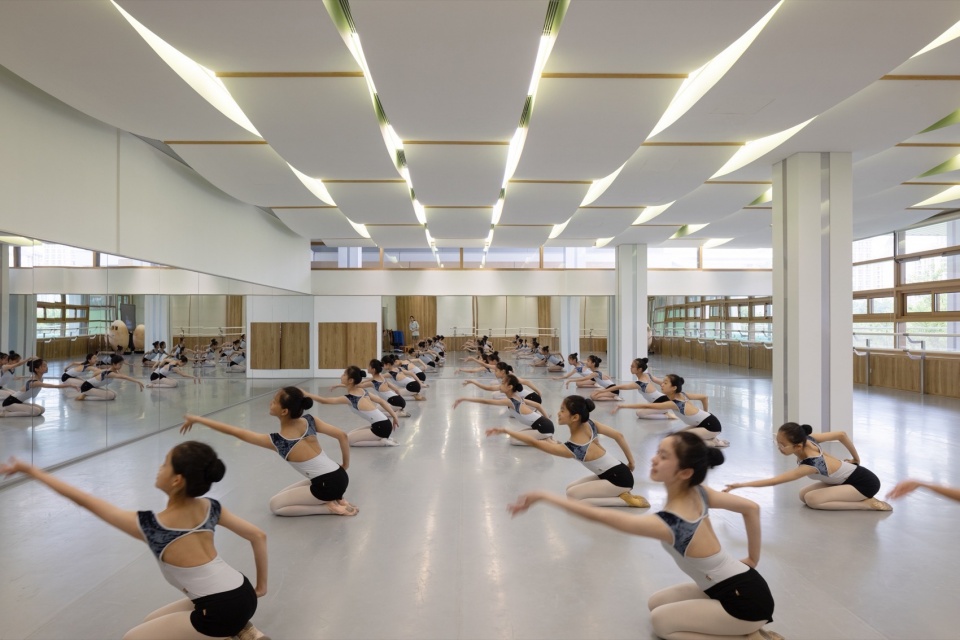 舞蹈教室©苏圣亮 dancing classroom©Su Shengliang
