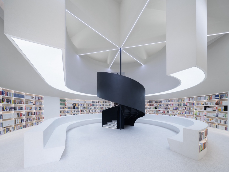 .4号仓的空间装置 存在建筑 grand granary bookstore of librairie avant garde