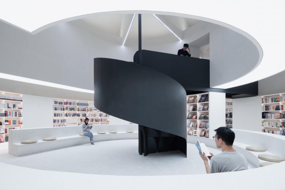 .4号仓旋转楼梯 存在建筑 grand granary bookstore of librairie avant garde