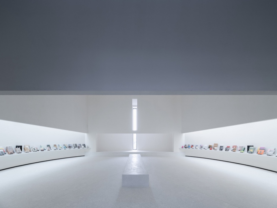 .5号仓室内 存在建筑 grand granary bookstore of librairie avant garde
