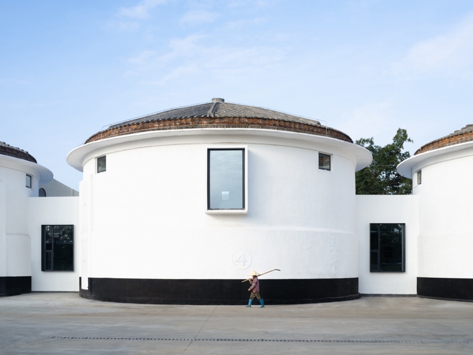 .粮仓上的窗洞口 存在建筑 grand granary bookstore of librairie avant garde