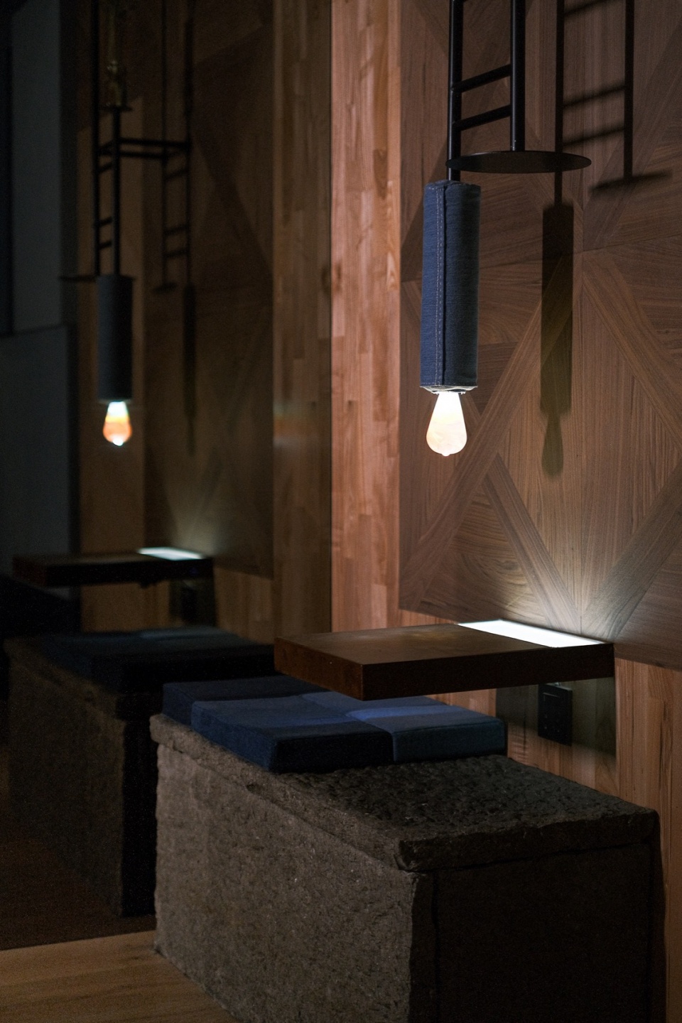 镜面墙及卡座细节2 people coffeebar by c a s h design