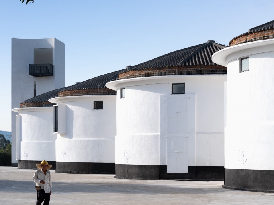 .改造后从广场看向粮仓 存在建筑 grand granary bookstore of librairie avant garde