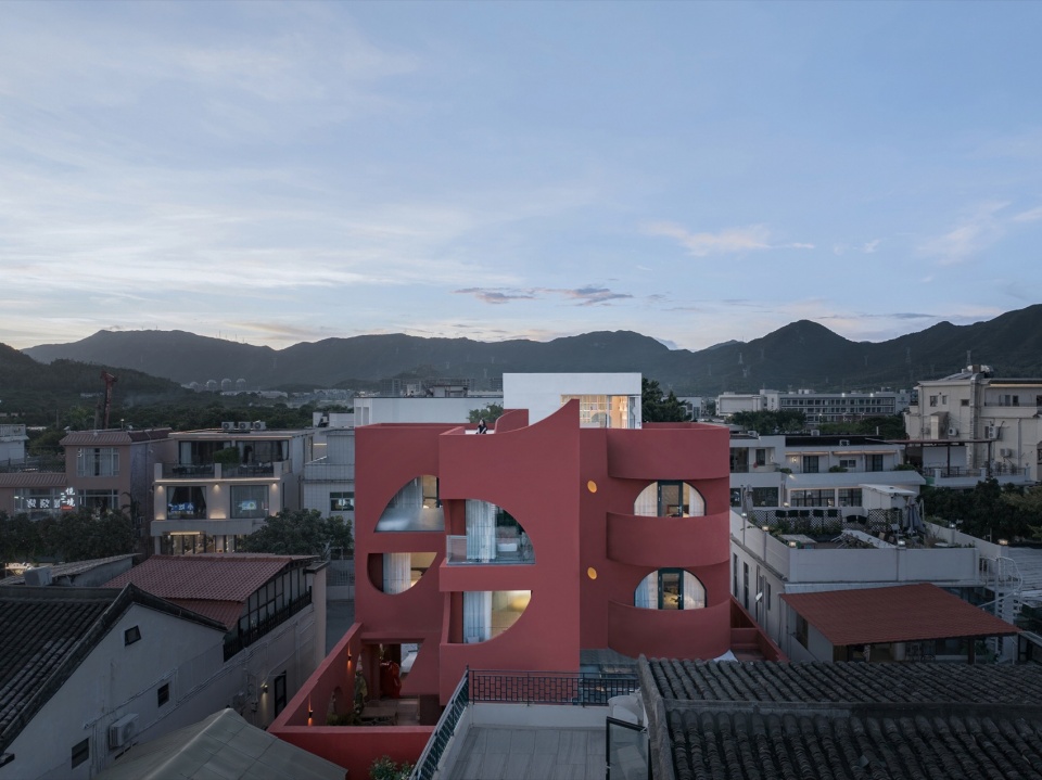.小镇中的红色礁石©吴嗣铭 reef book tower by wildurban architects