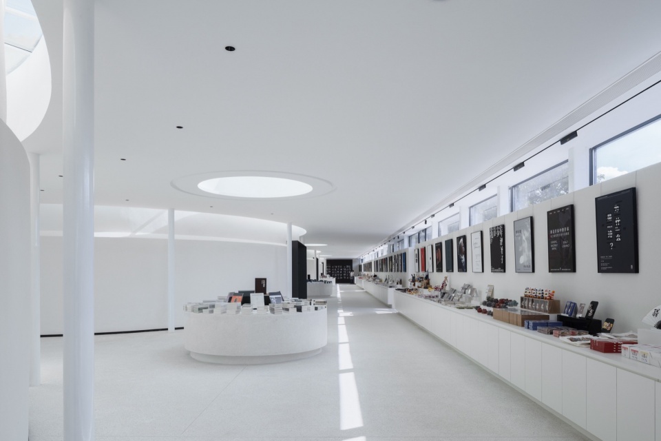 .光隙画廊 存在建筑 grand granary bookstore of librairie avant garde