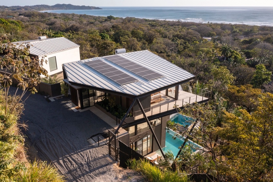 Makai Villas by Studio Saxe