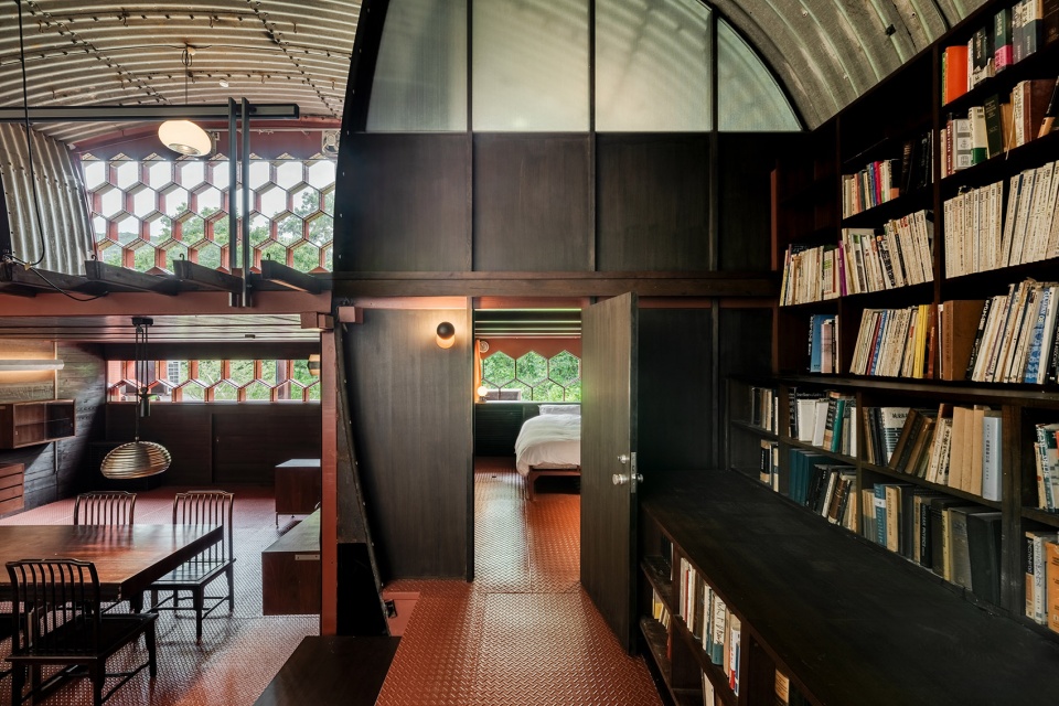 corrugated house by monotrum