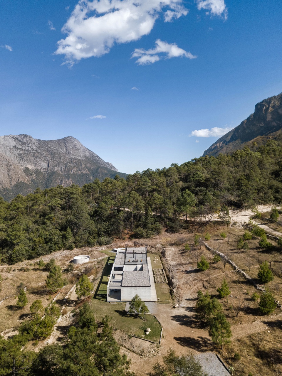 casa en la sierra de arteaga by s ar