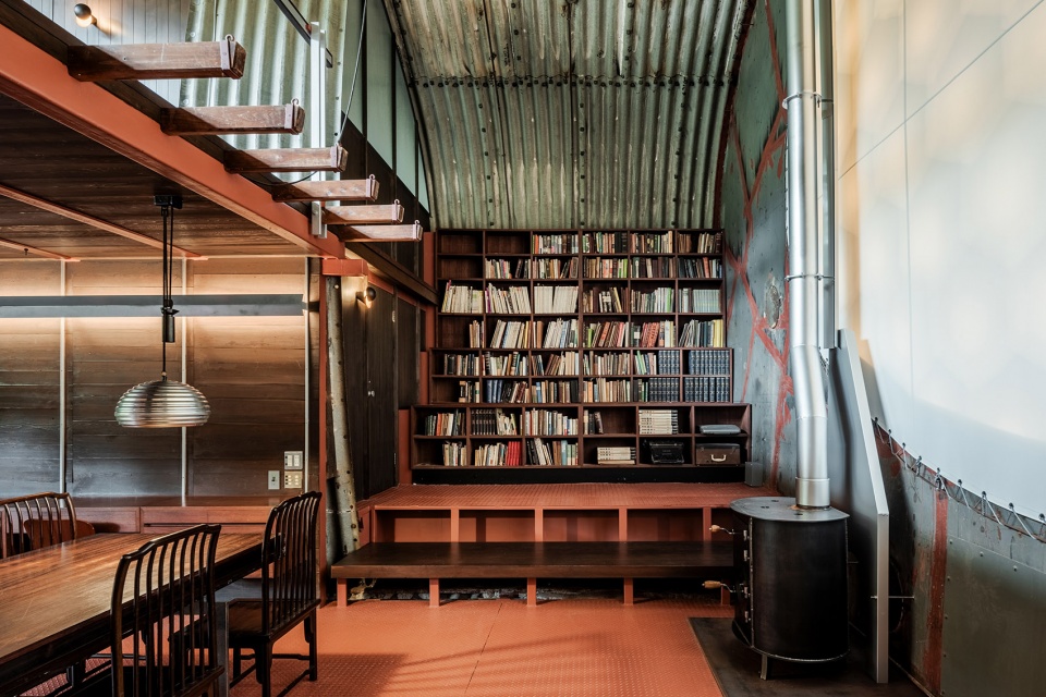 corrugated house by monotrum