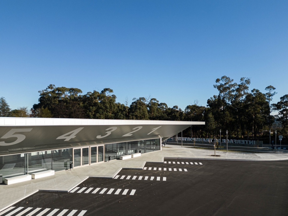 interface de transportes lourosa fiaes by atelier darquitectura lopes da costa