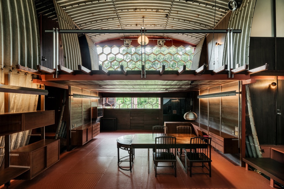 corrugated house by monotrum