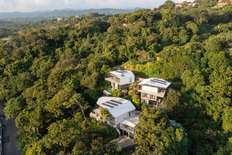Makai Villas by Studio Saxe