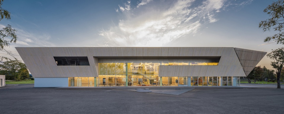 higashikawa town community plaza by kkaa
