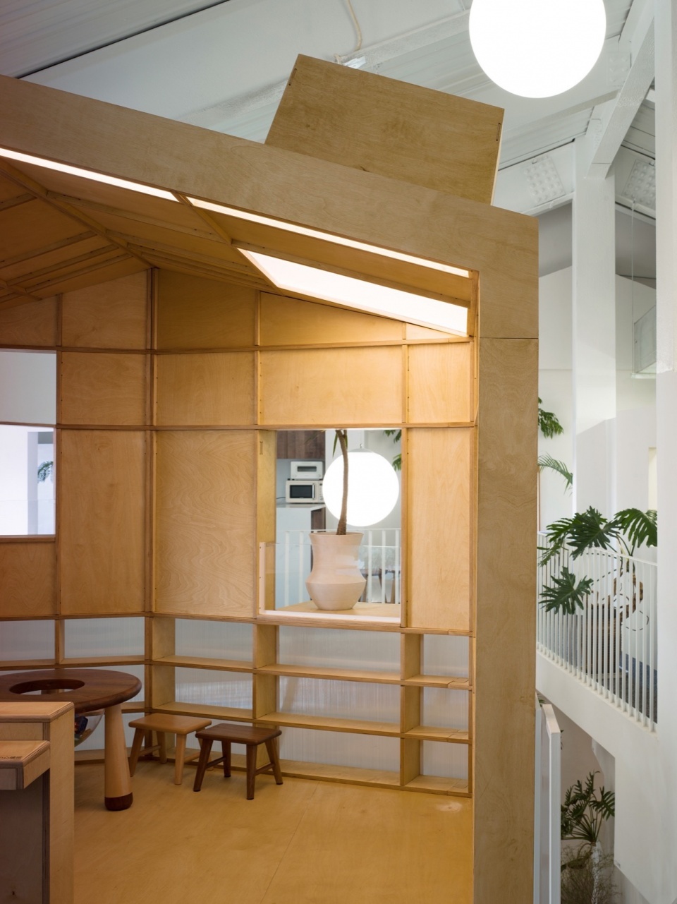 Hexagonal Court Homer Shop Office by Jin Qiuye Studio
