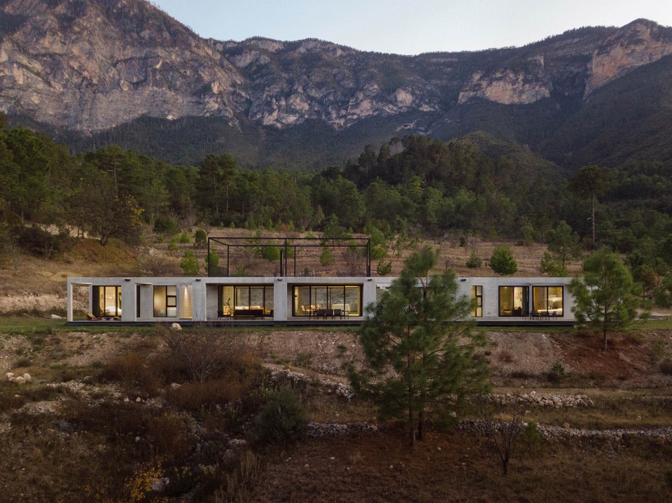 casa en la sierra de arteaga by s ar
