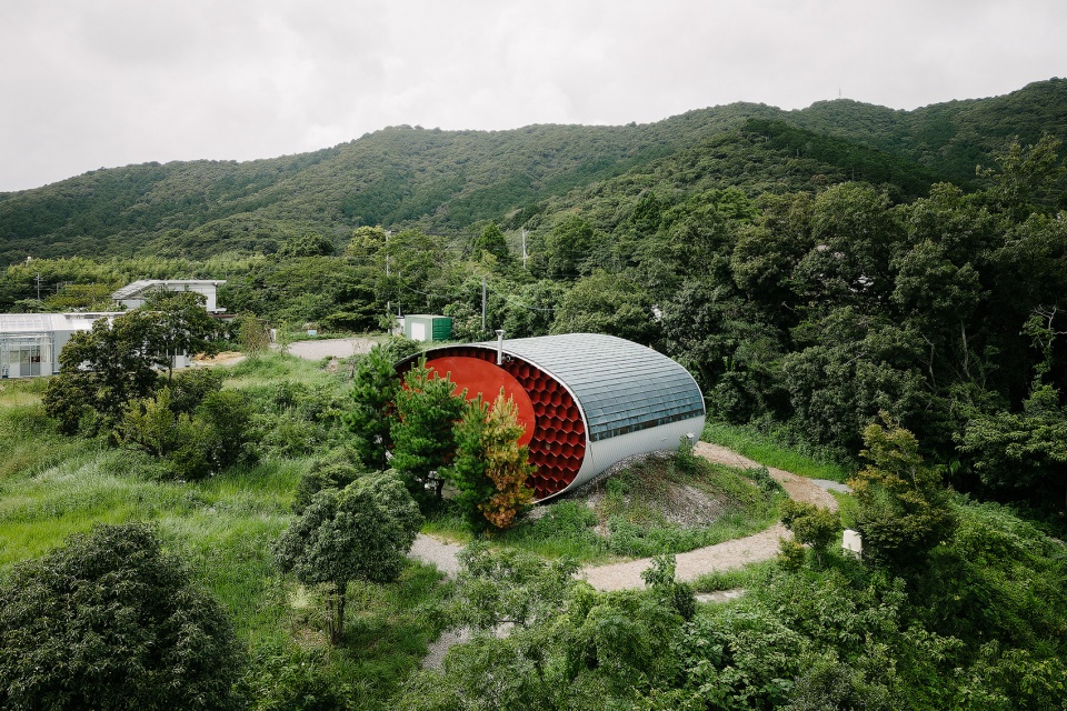 corrugated house by monotrum