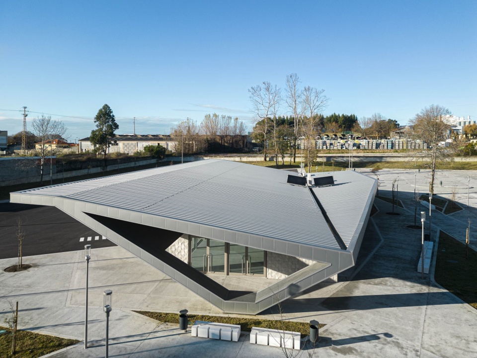 interface de transportes lourosa fiaes by atelier darquitectura lopes da costa