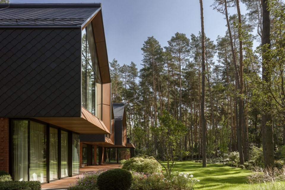Residence of Levitating Houses by Exterio architectural studio Hola Design