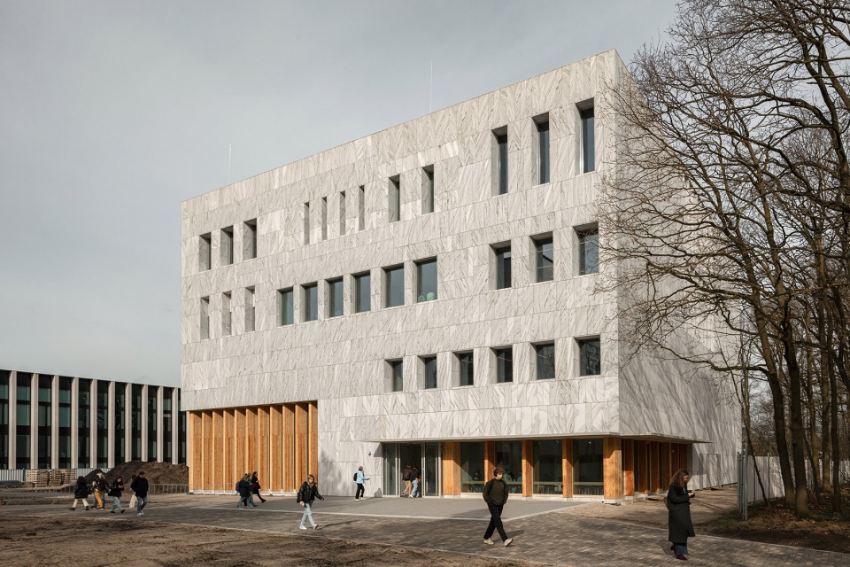 marga klompe building by powerhouse company