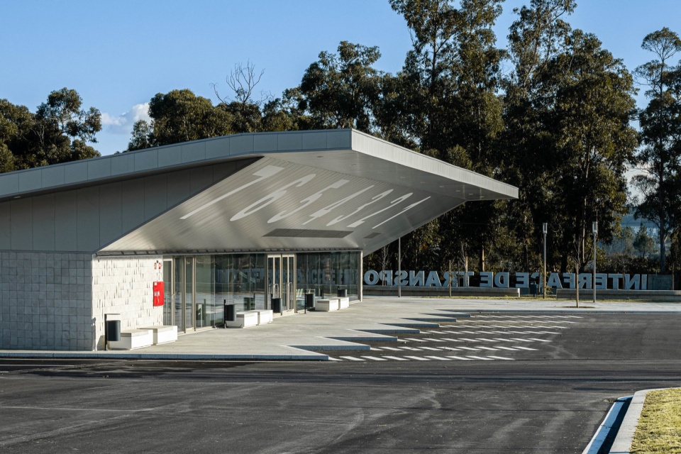 interface de transportes lourosa fiaes by atelier darquitectura lopes da costa