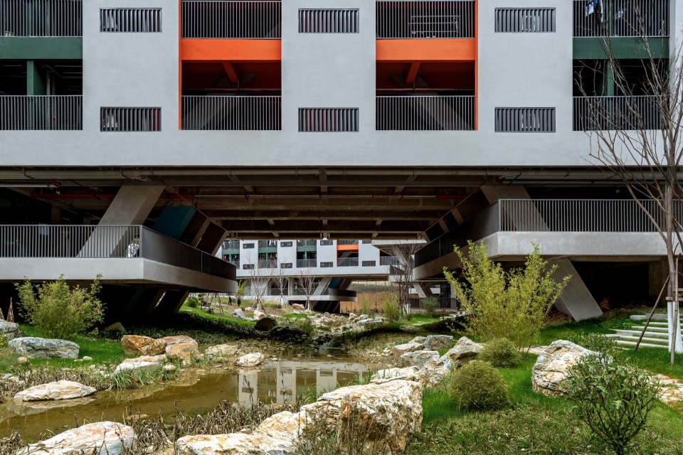 Valley student apartment of Jingdezhen Vocational University of Art by THAD