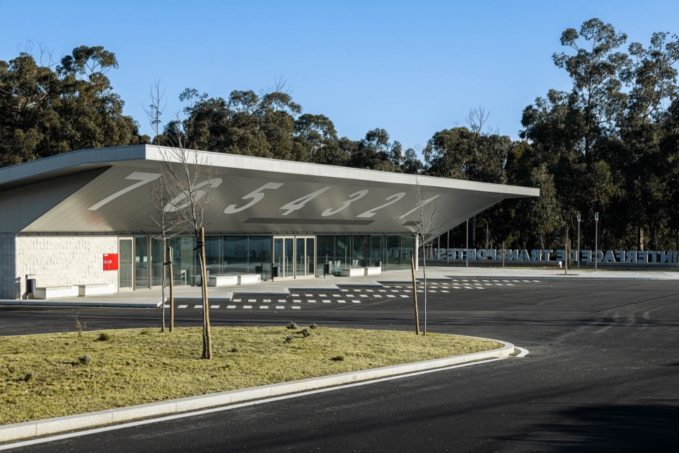interface de transportes lourosa fiaes by atelier darquitectura lopes da costa