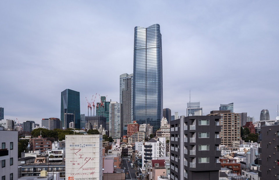 Azabudai Hills Mori JP Tower by Pelli Clarke & Partners - 谷