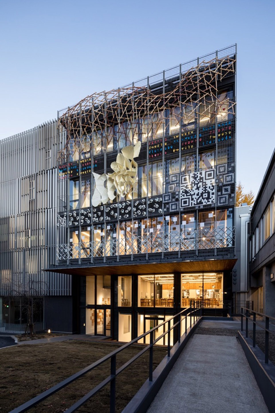 Tokyo University of the Arts Hisao & Hiroko TAKI PLAZA by Kengo Kuma ...