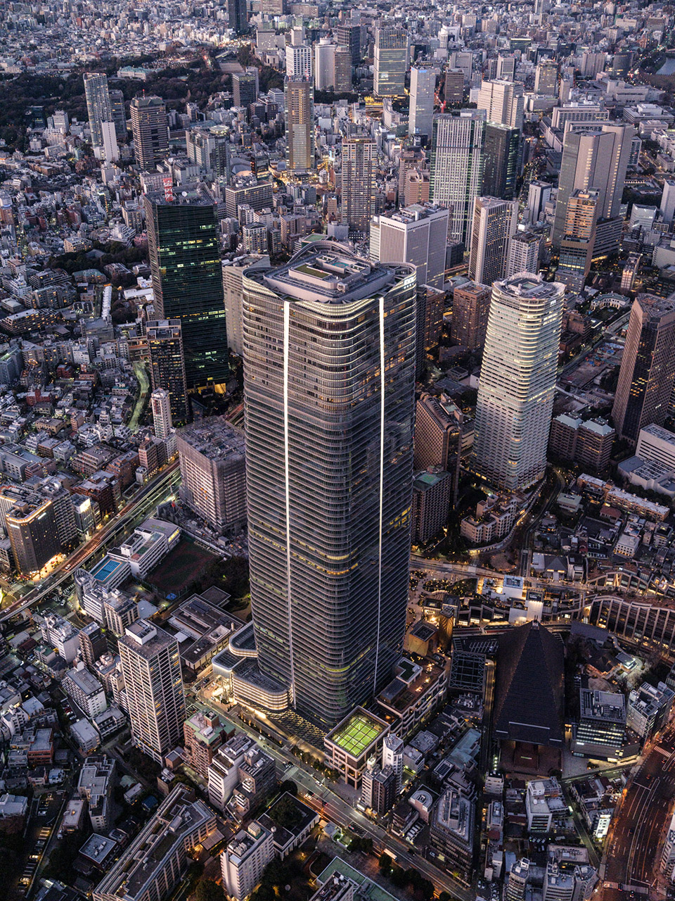 Azabudai Hills Mori JP Tower by Pelli Clarke & Partners - 谷