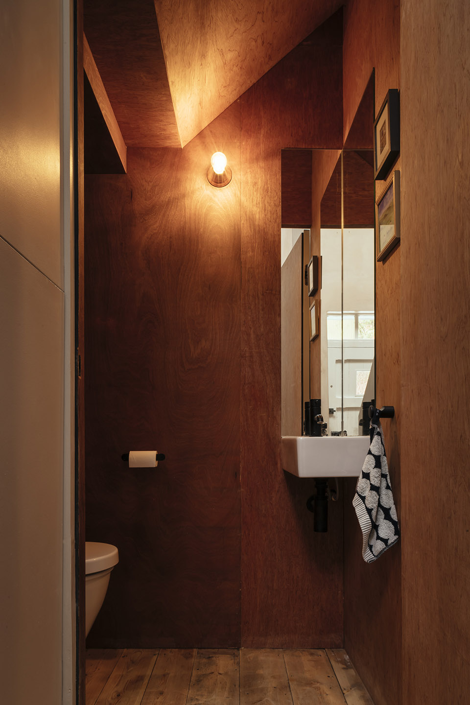 house for a doctor bethnal green by whittaker parsons