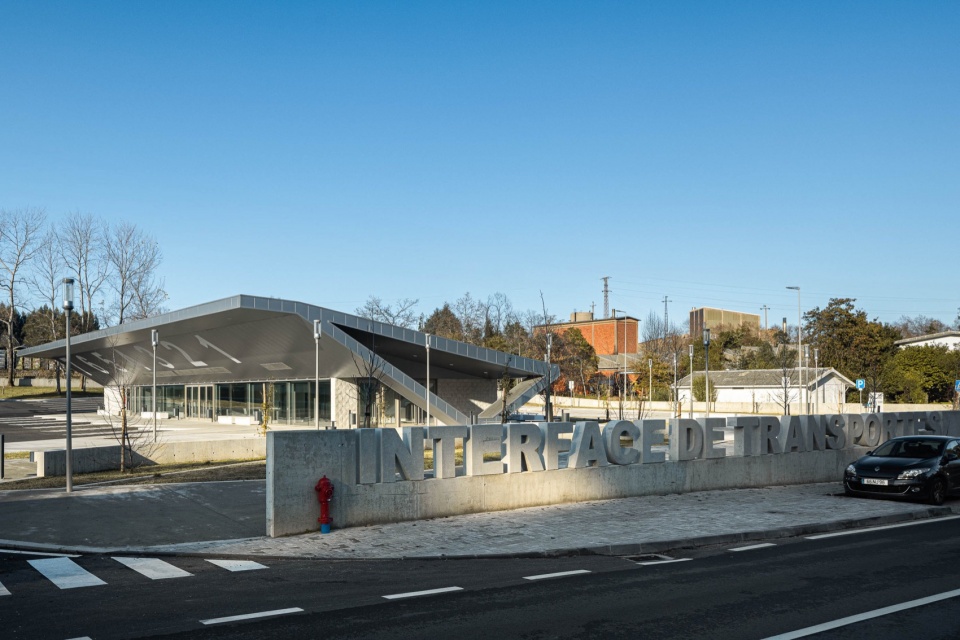 interface de transportes lourosa fiaes by atelier darquitectura lopes da costa