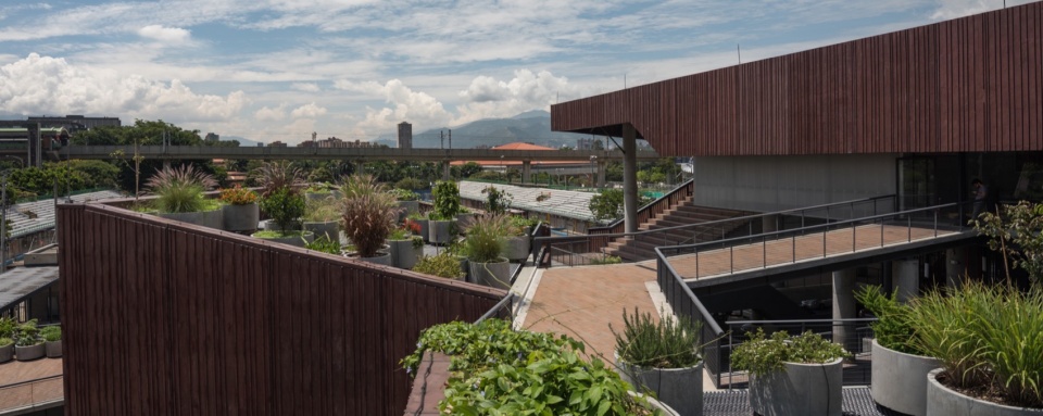 mova teachers innovation center by opus