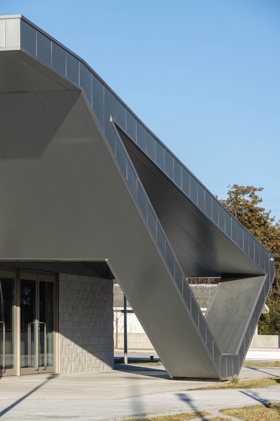 interface de transportes lourosa fiaes by atelier darquitectura lopes da costa