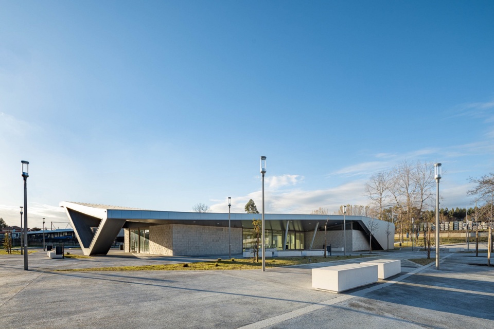 interface de transportes lourosa fiaes by atelier darquitectura lopes da costa