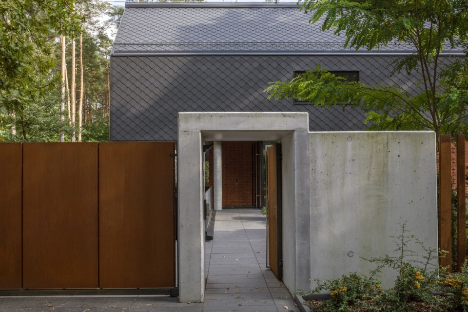 Residence of Levitating Houses by Exterio architectural studio Hola Design