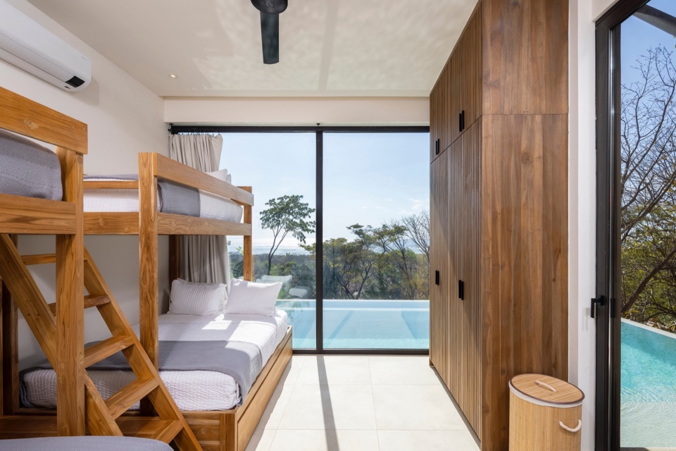 Makai Villas by Studio Saxe