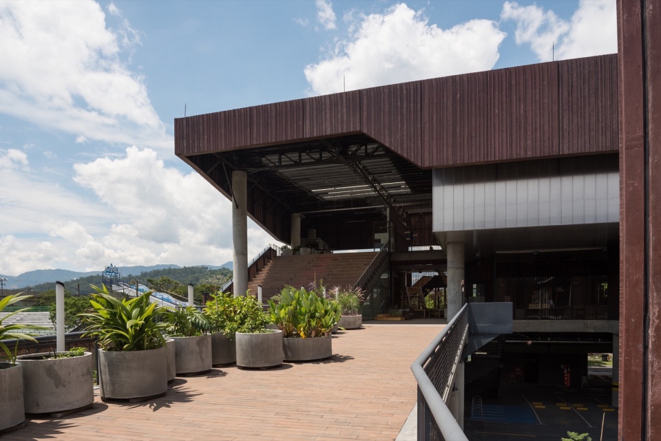 mova teachers innovation center by opus