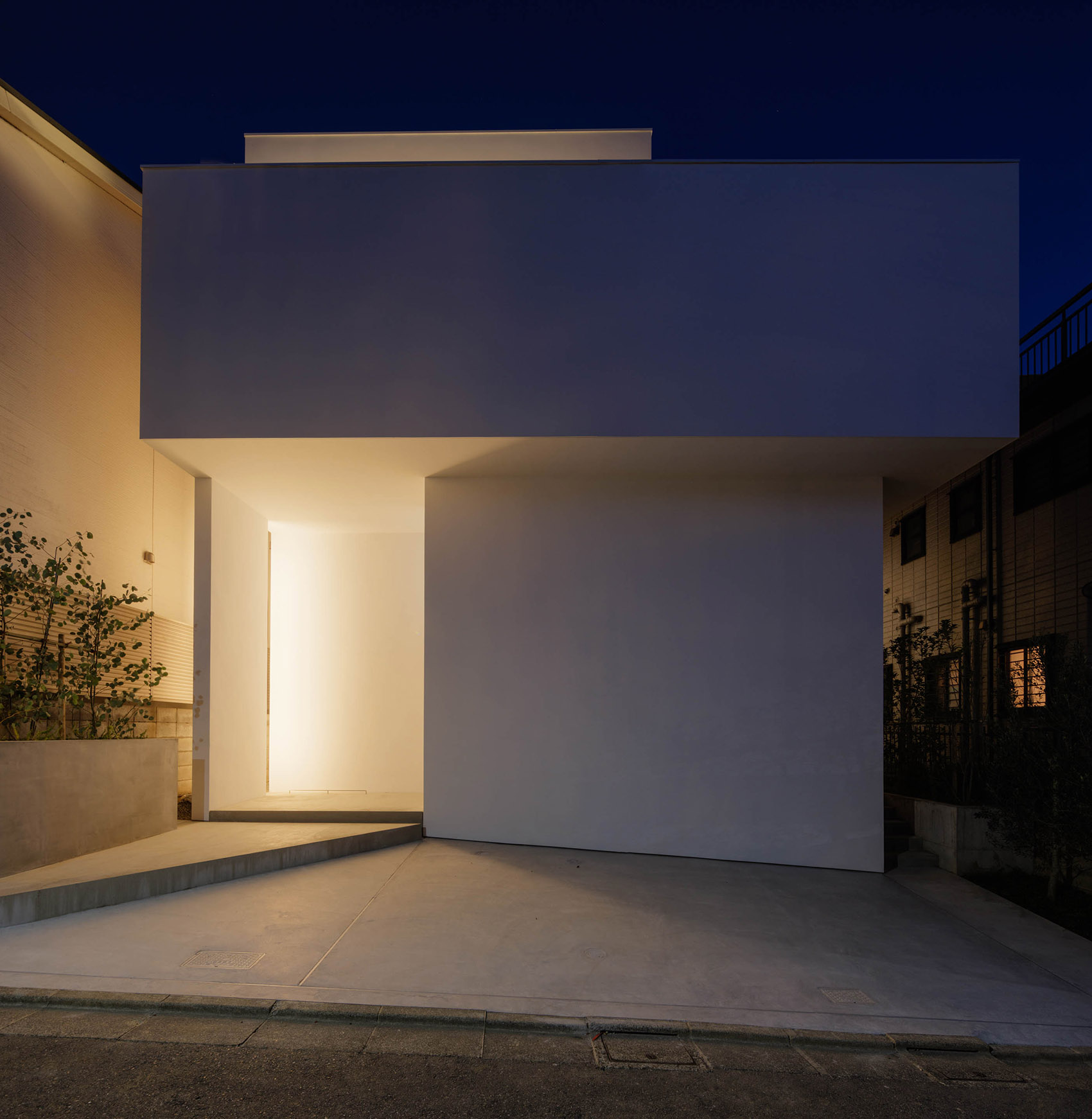 Courtyard House without Second Floor by Takuro Yamamoto Architects