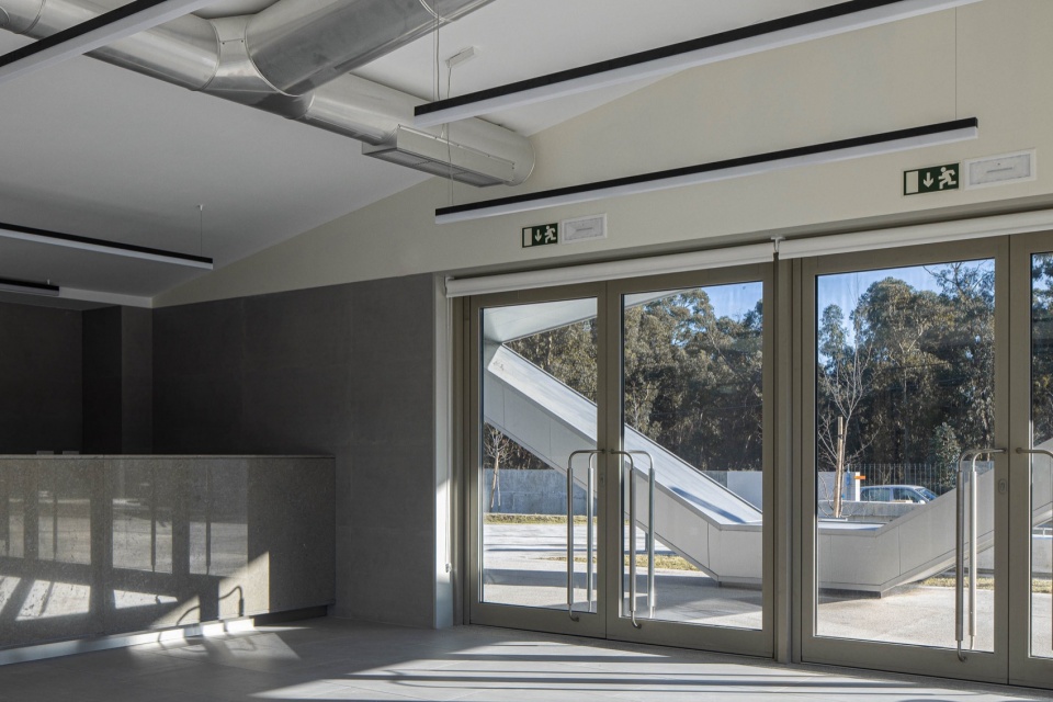 interface de transportes lourosa fiaes by atelier darquitectura lopes da costa