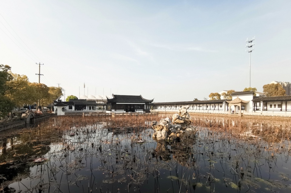 c 基地西侧并蒂莲公园@azLa
