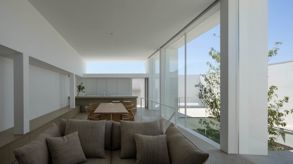 Courtyard House without Second Floor by Takuro Yamamoto Architects