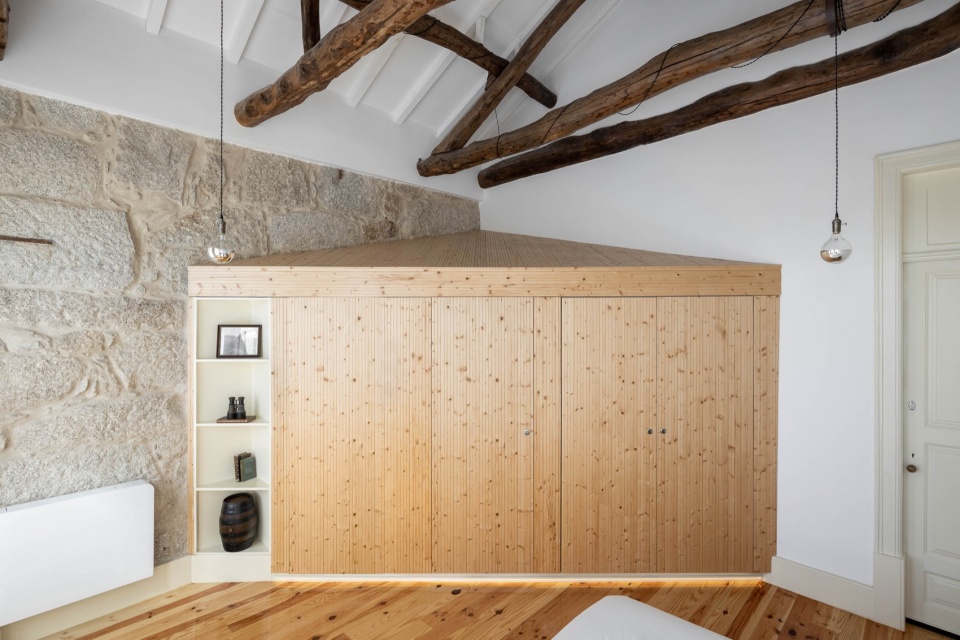Casa Cedofeita by Paulo Moreira Architectures