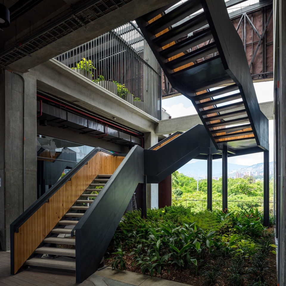 mova teachers innovation center by opus