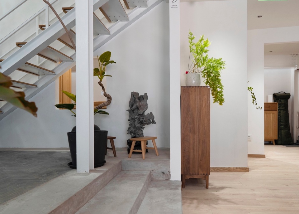 Hexagonal Court Homer Shop Office by Jin Qiuye Studio