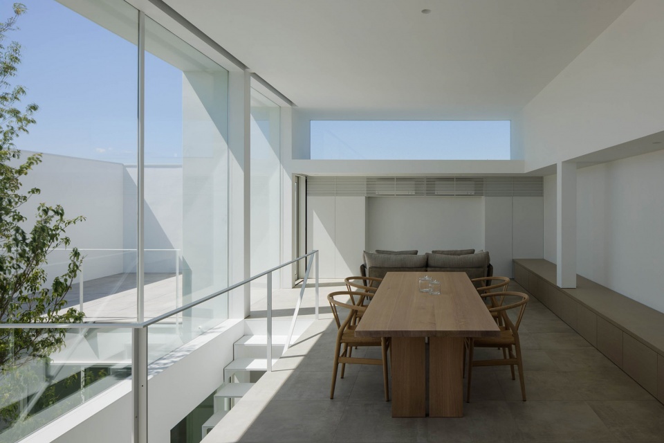 Courtyard House without Second Floor by Takuro Yamamoto Architects