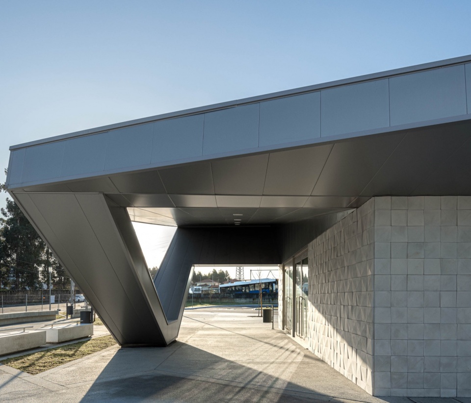 interface de transportes lourosa fiaes by atelier darquitectura lopes da costa