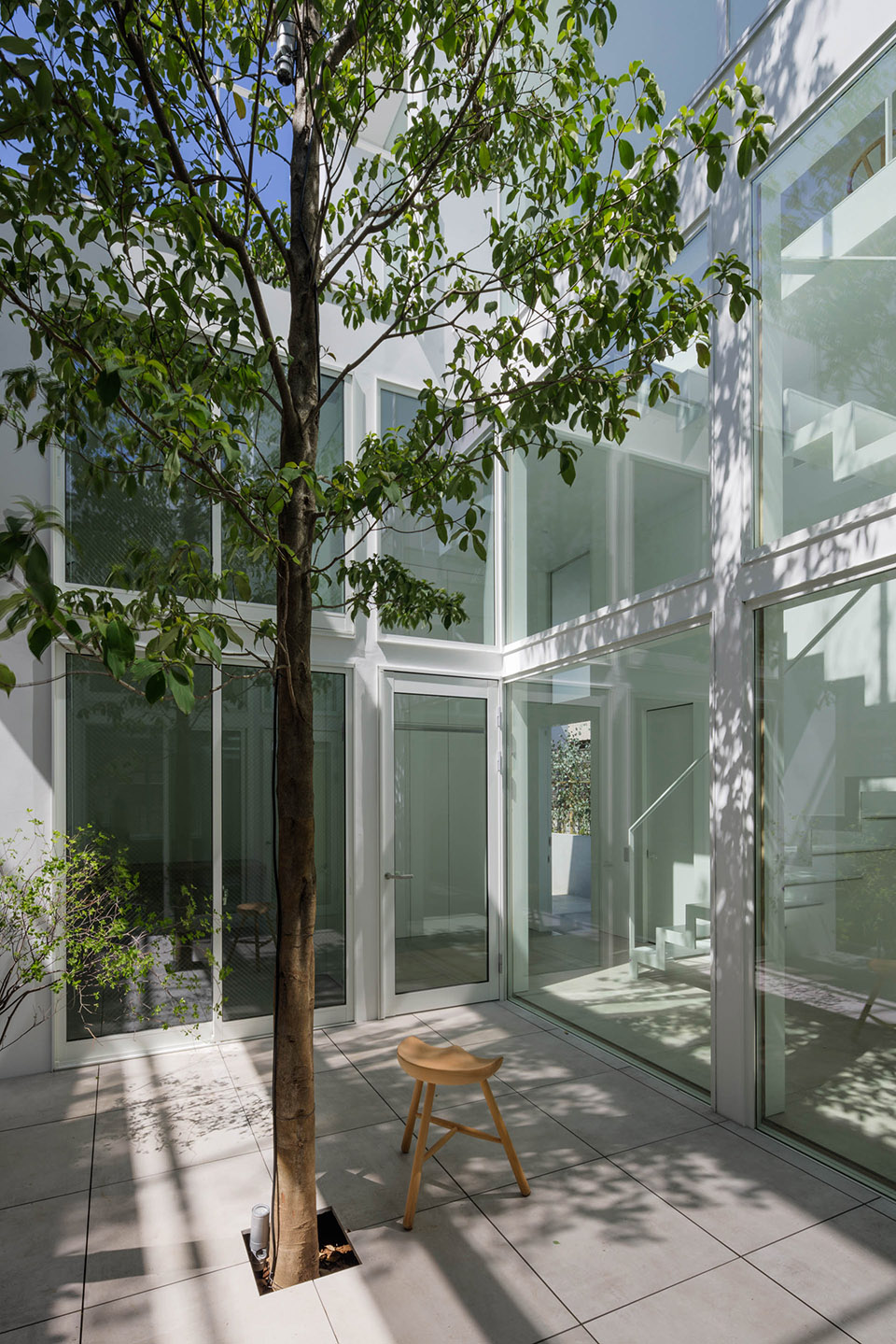 Courtyard House without Second Floor by Takuro Yamamoto Architects
