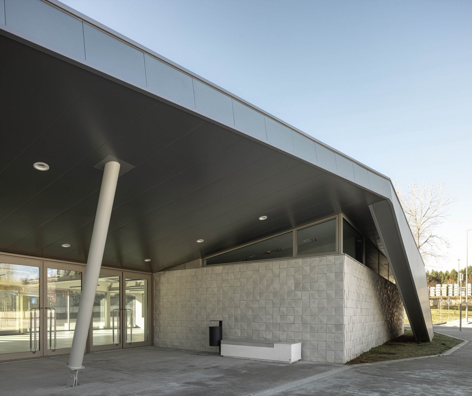 interface de transportes lourosa fiaes by atelier darquitectura lopes da costa