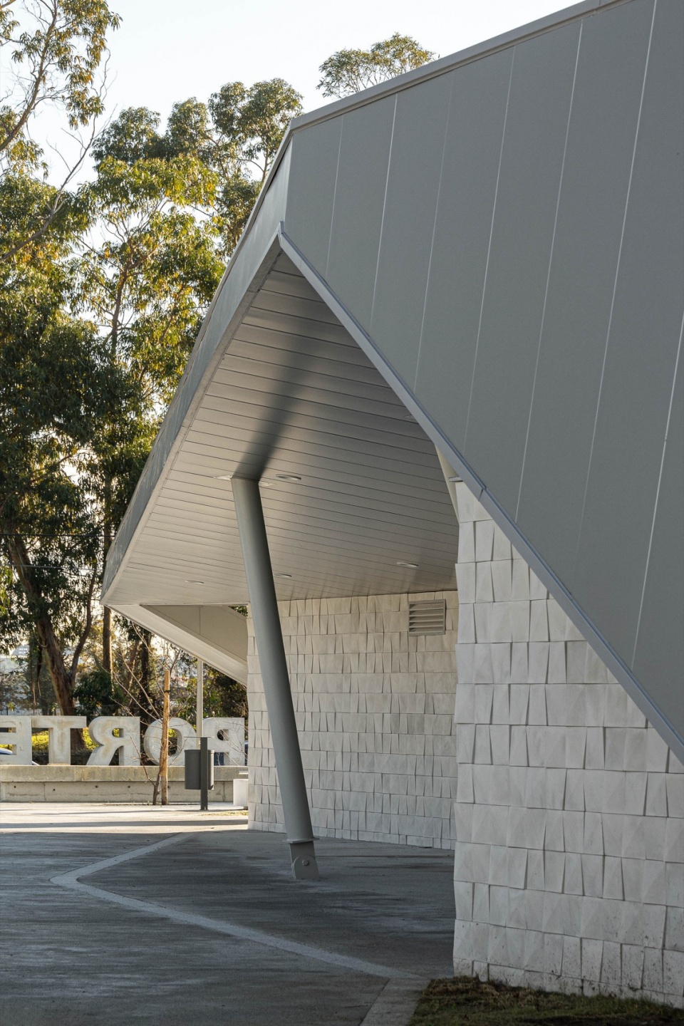 interface de transportes lourosa fiaes by atelier darquitectura lopes da costa