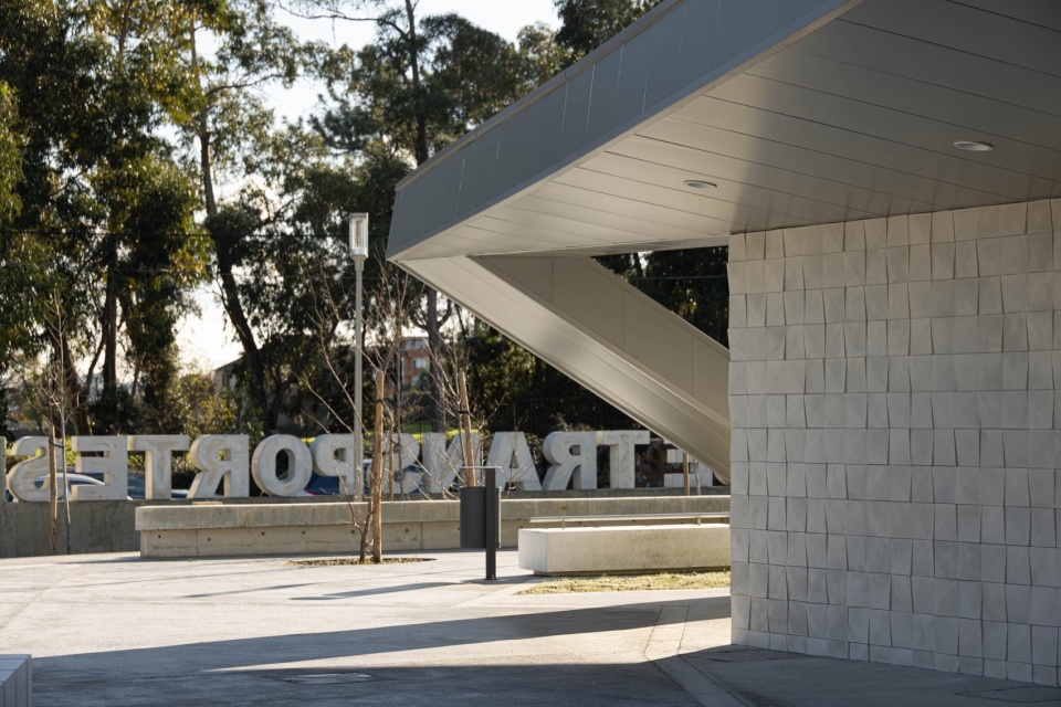 interface de transportes lourosa fiaes by atelier darquitectura lopes da costa